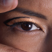 kupfernes Glitzer auf Augen als makeup aufgetragen leicht zu entfernen#color_copper-glow-fine